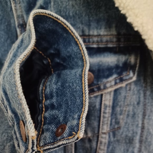Levi's® Premium Sherpa Denim Jacket - Picture 6 of 7
